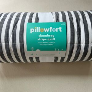 Twin Chambray black & white striped Pillowfort quilt